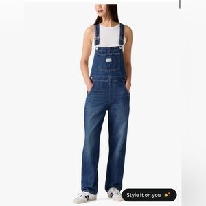 Levi's Women's Vintage Overalls NWT SMALL